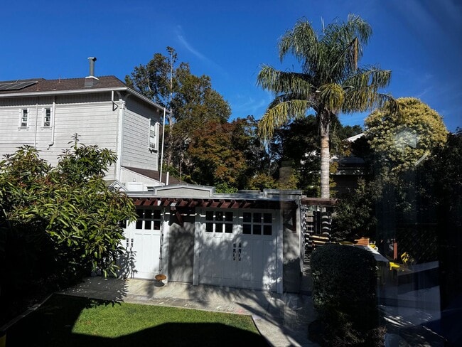 Photo - 1434 Paru St House