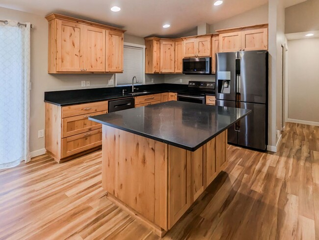 Building Photo - Custom & upgraded 3 bed, 2 bath rambler w/...