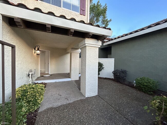 Building Photo - 3 br, 2.5 bath House - 5560 Cabrillo Court