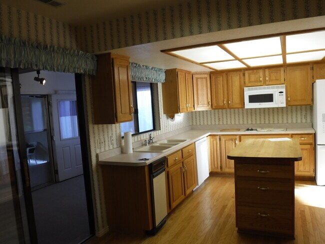 Building Photo - 1377 W Homestead Dr W