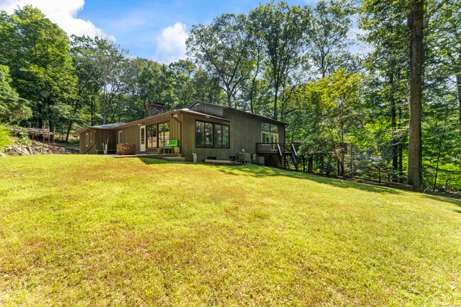 Building Photo - 83 Buck Hill Rd