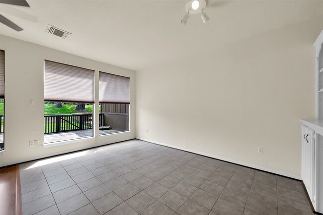 Foto del edificio - 3240 Poe Dr