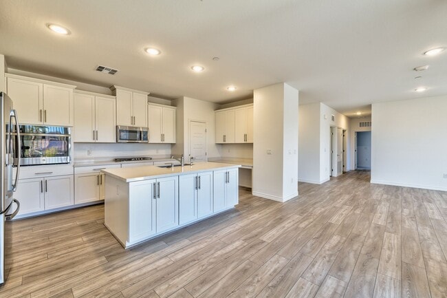 Foto del edificio - 2555 Hampton Rd