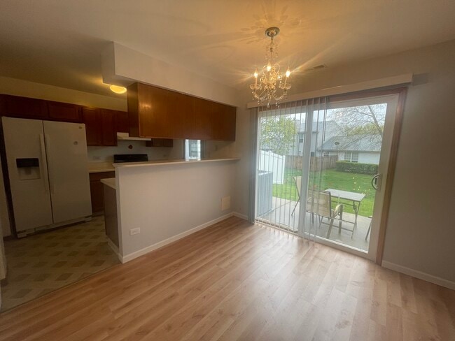 Building Photo - 641 Yale Ln