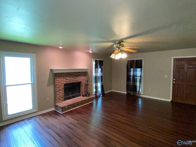 Foto del edificio - 129 Suffolk Dr