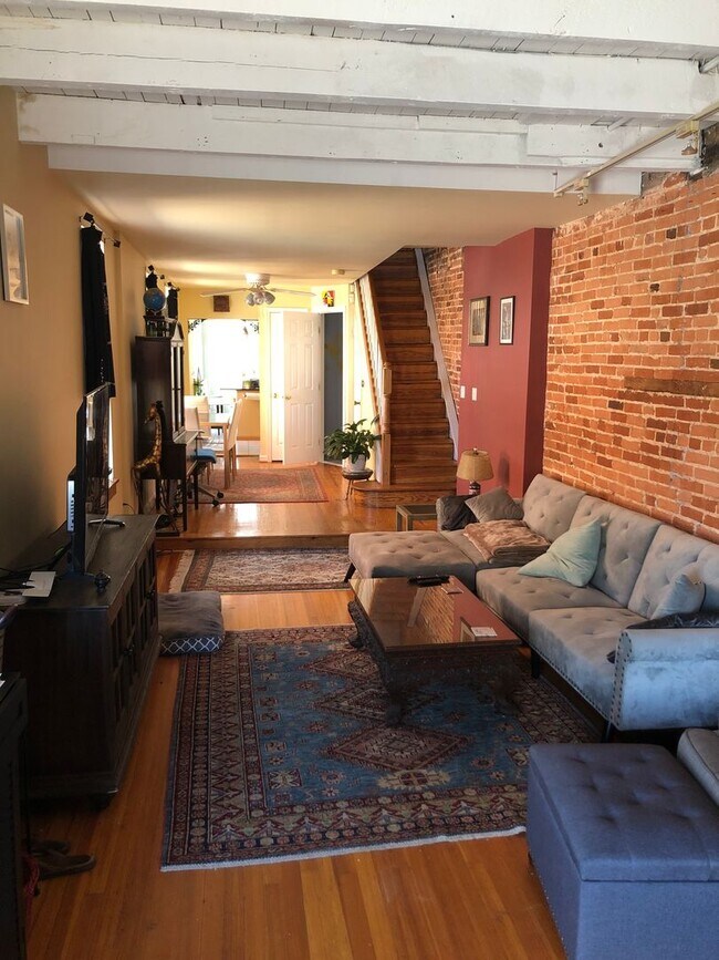 Foto del edificio - Charming 2Bed/3Bath in Riverside MD