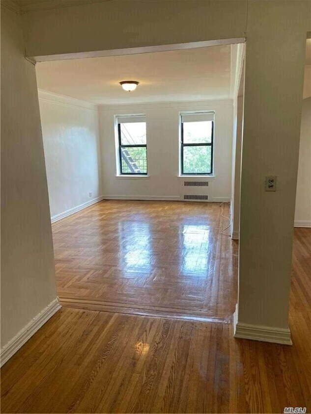 Primary Photo - 86-15 Elmhurst Ave