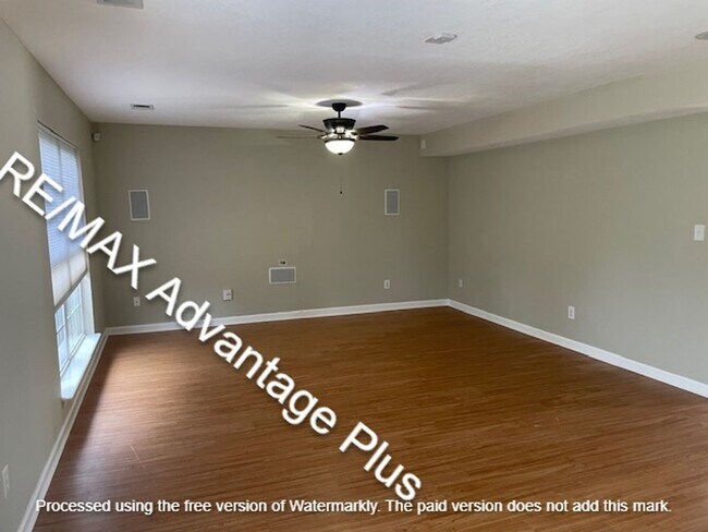 Foto del edificio - 10618 Irvin Pines Dr