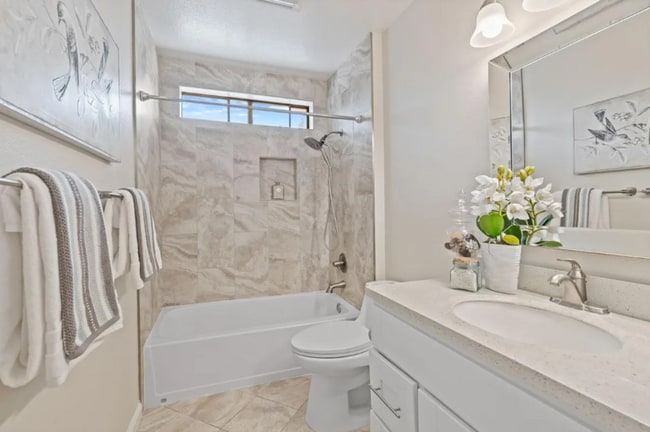 Foto del edificio - 461 Northlake Dr