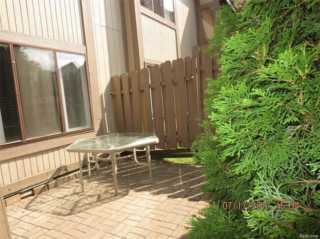 Foto del edificio - 7423 Radcliff Ct