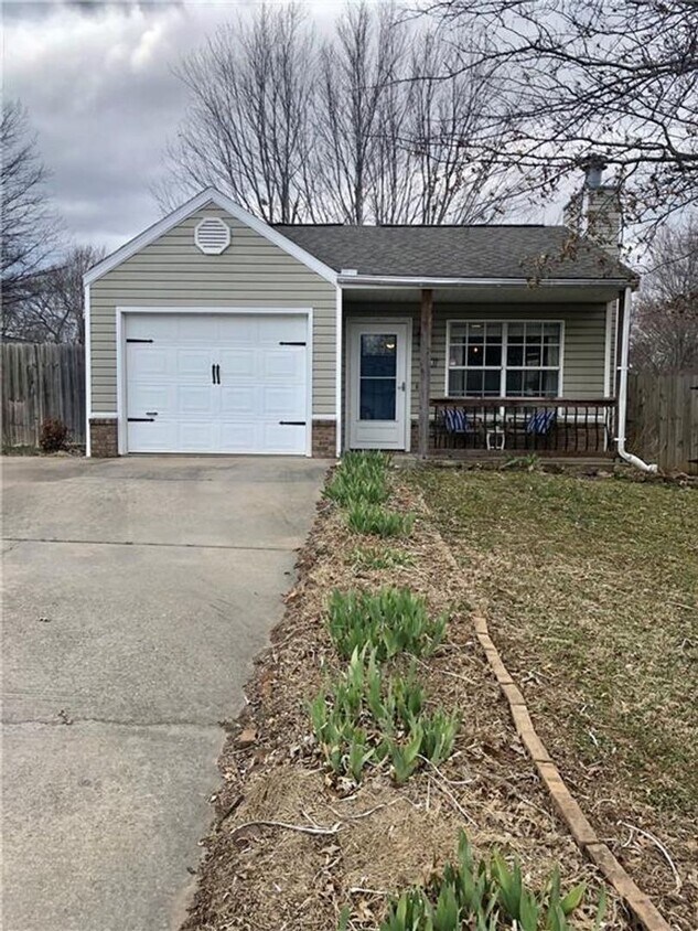 Primary Photo - Affordable 2-Bedroom Home for Lease in Fay...