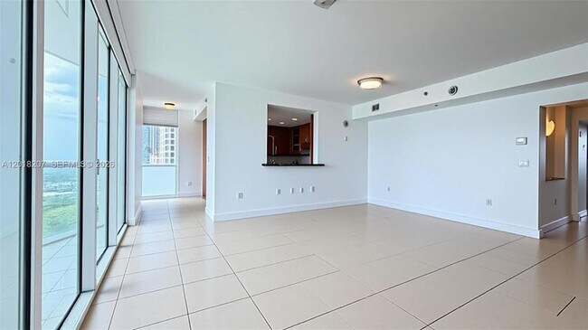 Foto del edificio - 19400 Turnberry Way