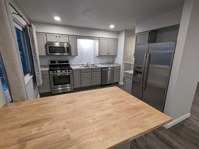 Building Photo - 1105 Mount View Ln, Colorado Springs, CO 8...
