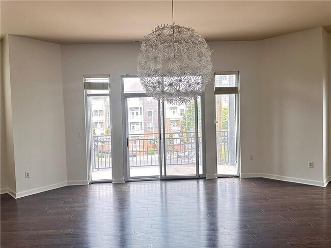 Building Photo - 711 Cosmopolitan Dr NE