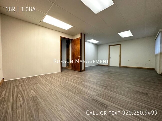Foto del edificio - Spacious 1 Bedroom 1 Bath Lower Apartment ...