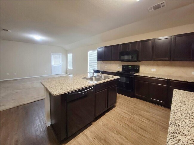 Foto del edificio - 11924 Riparian Rd