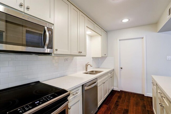 Foto del edificio - 12605 Huntingwick Dr