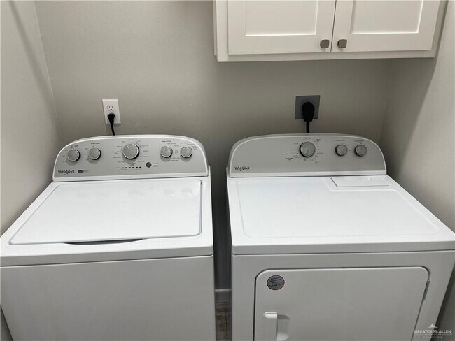 Building Photo - 1101 Sugar Gdn Dr