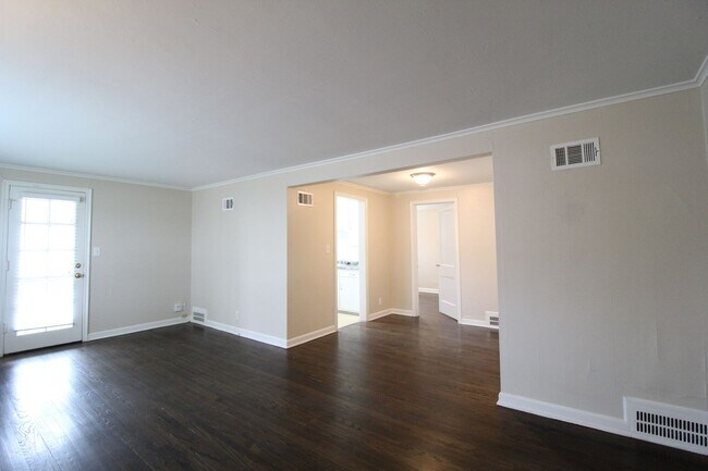 Foto del edificio - One Bedroom Duplex in North Kansas City