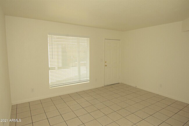 Foto del edificio - 834 N Cherry