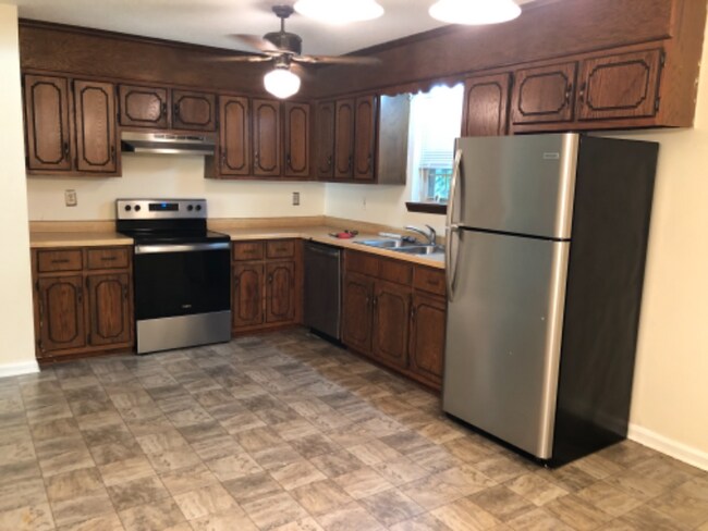 Building Photo - 10 7 Oaks Dr