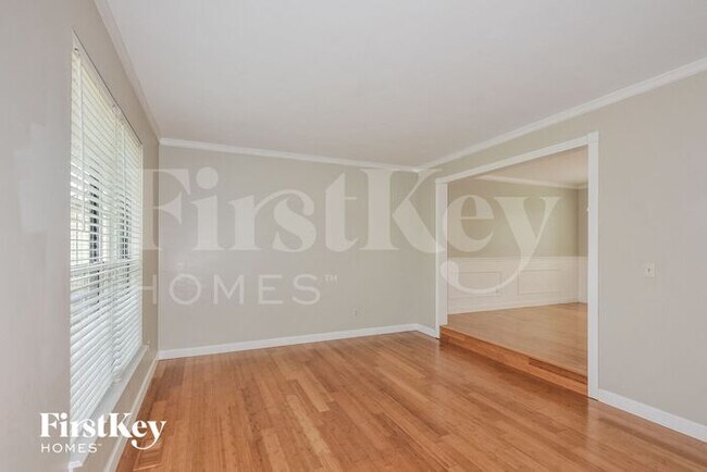 Foto del edificio - 124 Royallsprings Pkwy