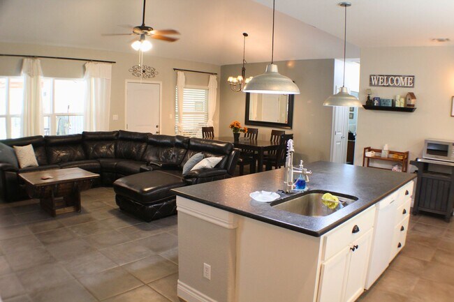 Foto del edificio - CANYON LAKE HILLS