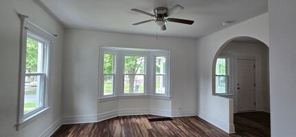 Building Photo - 55 Farbridge St
