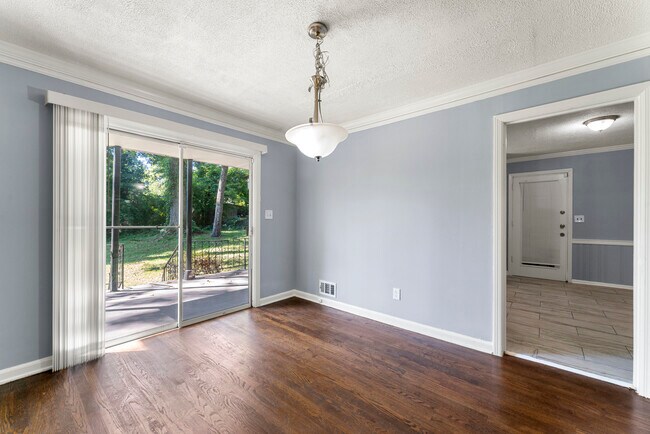 Building Photo - 3422 Dale Ln SW