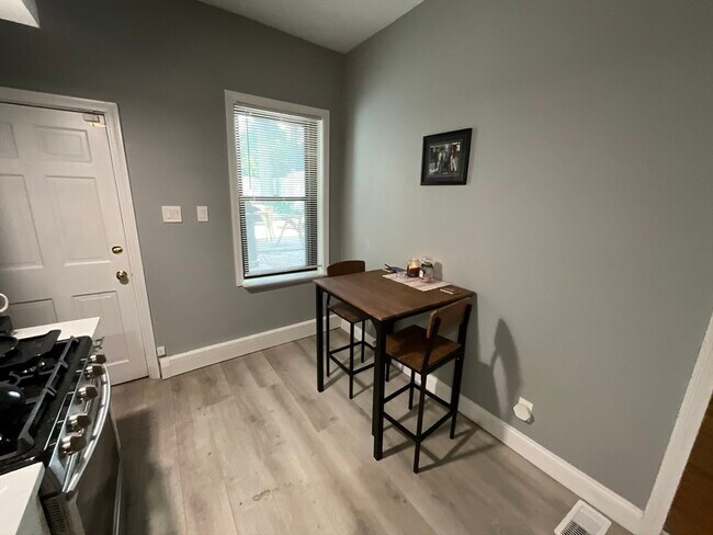 Foto del edificio - 790 E 6th St