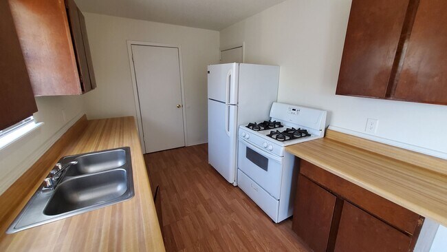 Foto del edificio - 5210 Hillside Rd