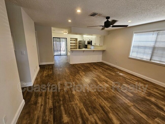 Foto del edificio - 1003 Willow Pond Dr