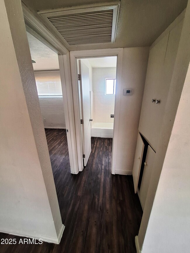 Foto del edificio - 1317 N 48th Pl