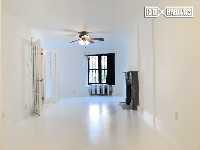 Foto del edificio - 150 Putnam Ave