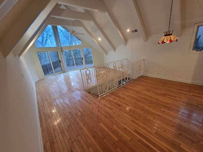 Building Photo - 548 River Bend Rd