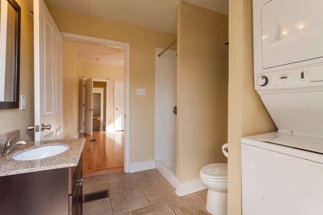 Bathroom #2 with washer/dryer - 2933 Pine St