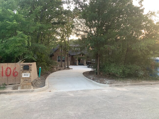 Foto del edificio - 3106 Manorwood Dr