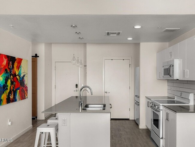 Building Photo - 1130 N 2nd St
