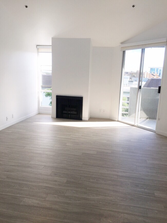 8600 Burton Way Apartments at 8600 Burton Way Los Angeles, CA