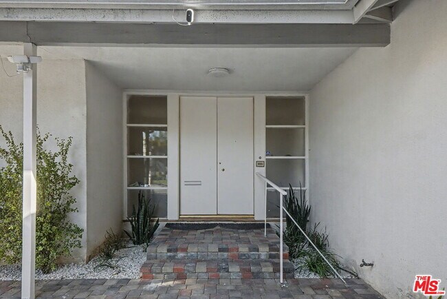 Foto del edificio - 2612 S Beverly Dr