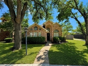Building Photo - 553 Raintree Cir