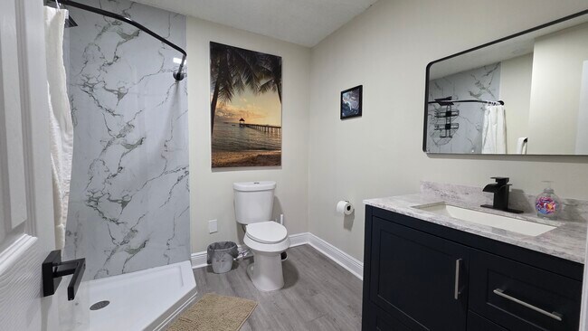 Foto del edificio - 1343 Poppy Ave