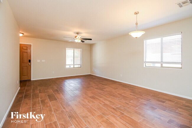 Foto del edificio - 2457 E Meadow Creek Way