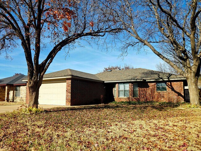 Foto del edificio - Great 3 Bedroom Available near Crestview E...