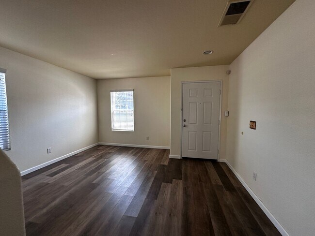 Foto del edificio - Nestled in a Quiet Community Of Palmdale