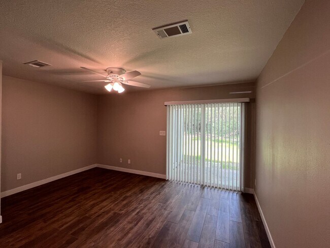 Building Photo - Move In Special $250 off 1st Months Rent