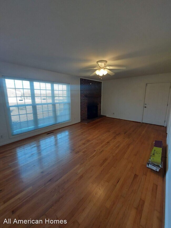 Foto del edificio - 3 br, 1.5 bath House - 6417 MORGANTON ROAD