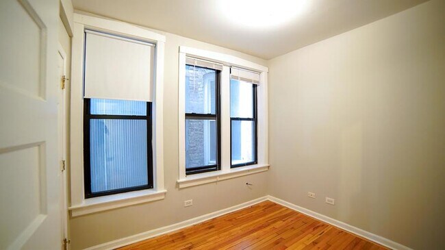 Bed 1/3 - 1513 W Addison St