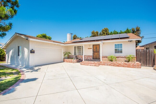 Foto del edificio - Beautiful 4 Bedroom Home in Garden Grove