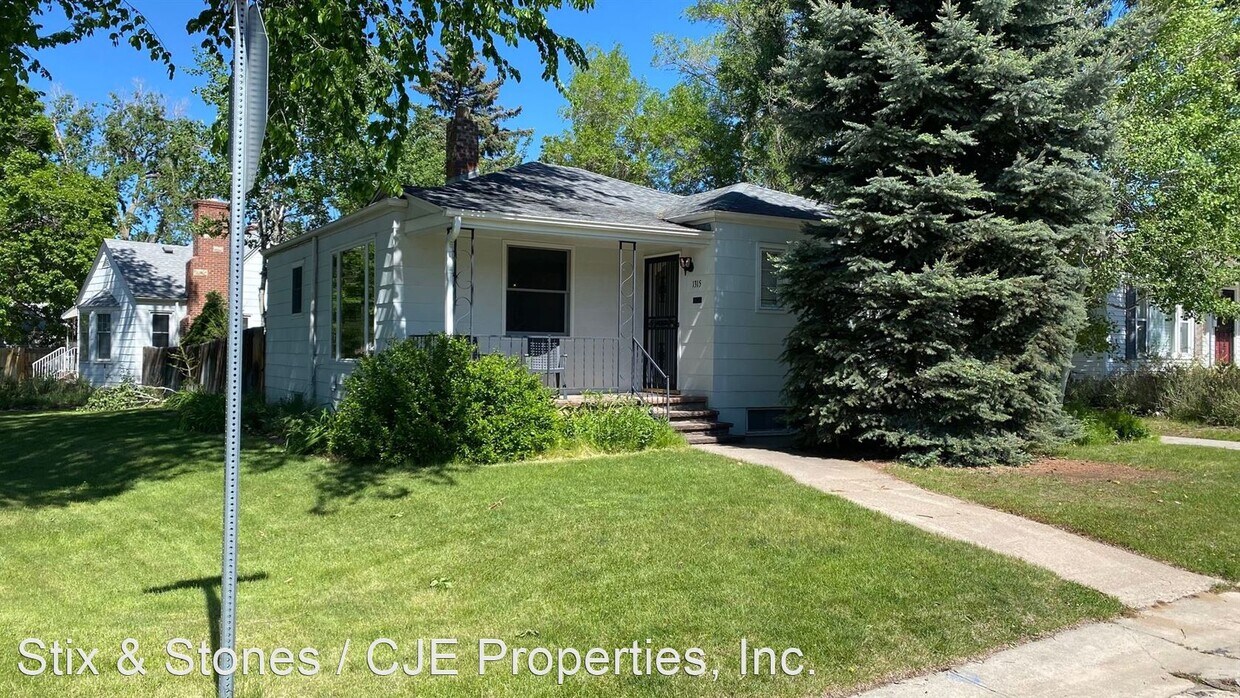 Primary Photo - 3 br, 1 bath House - 1315 E. Amherst Cir.